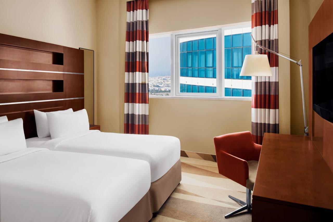 Novotel Dubai Al Barsha Exterior foto
