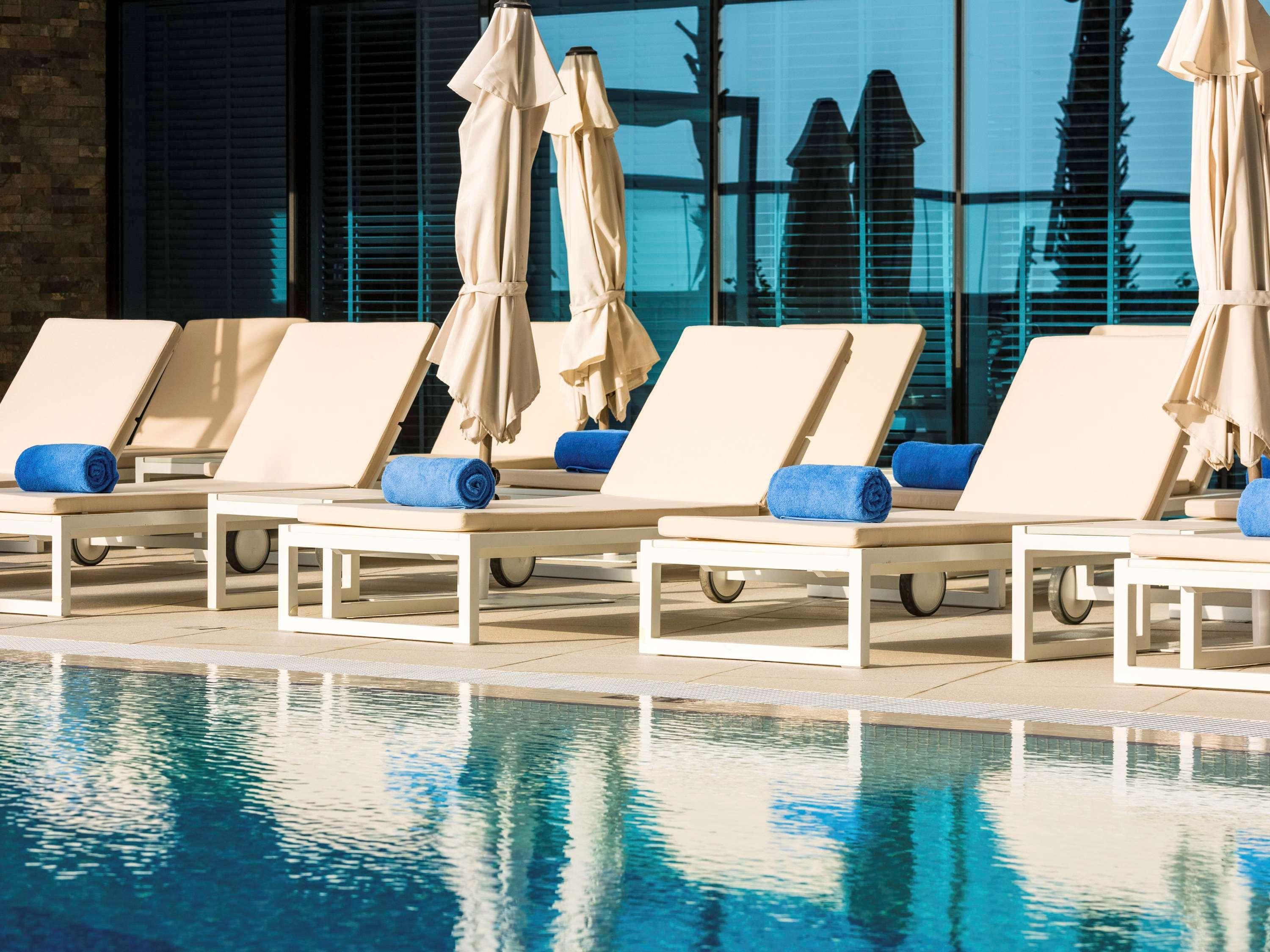 Novotel Dubai Al Barsha Exterior foto
