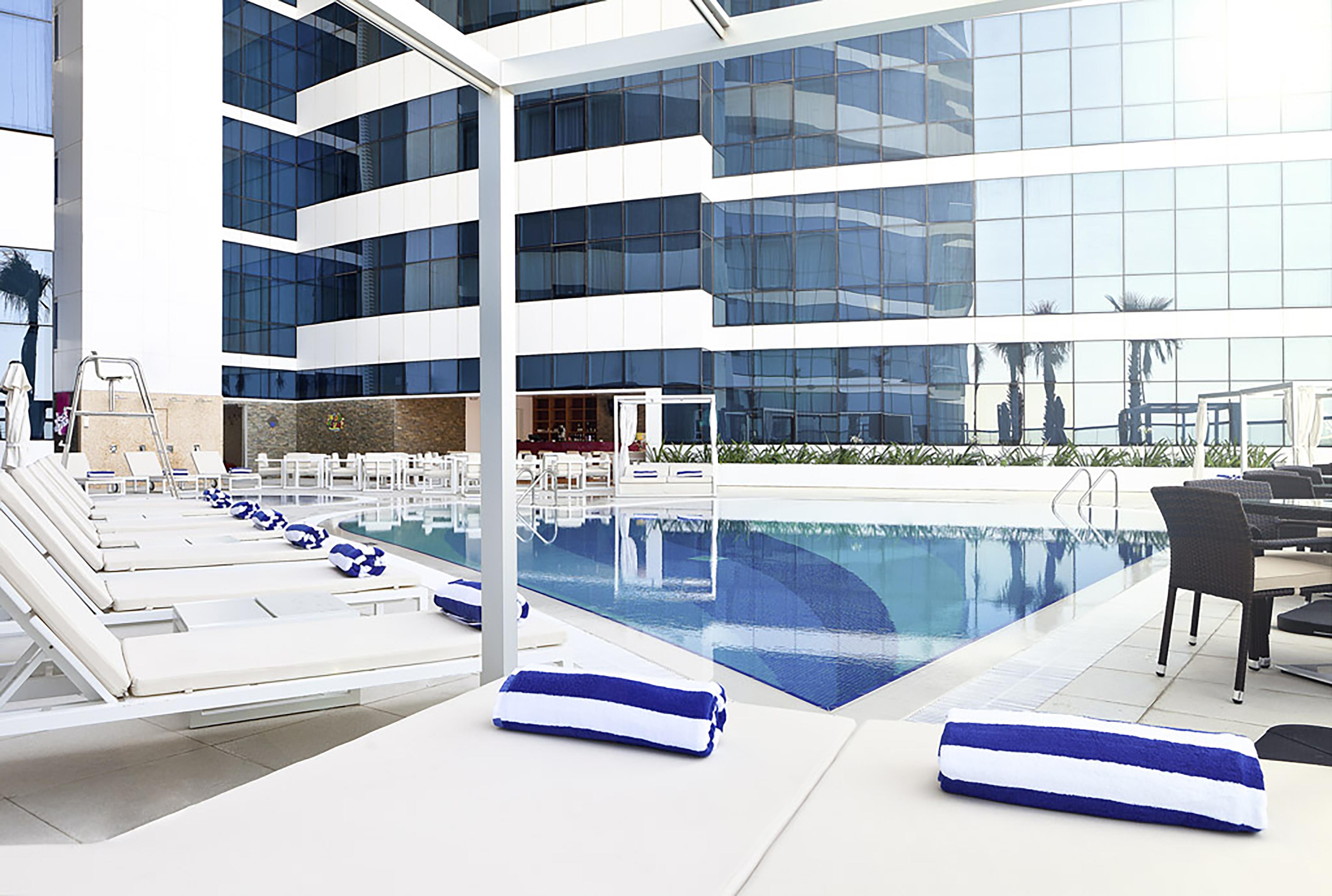 Novotel Dubai Al Barsha Exterior foto