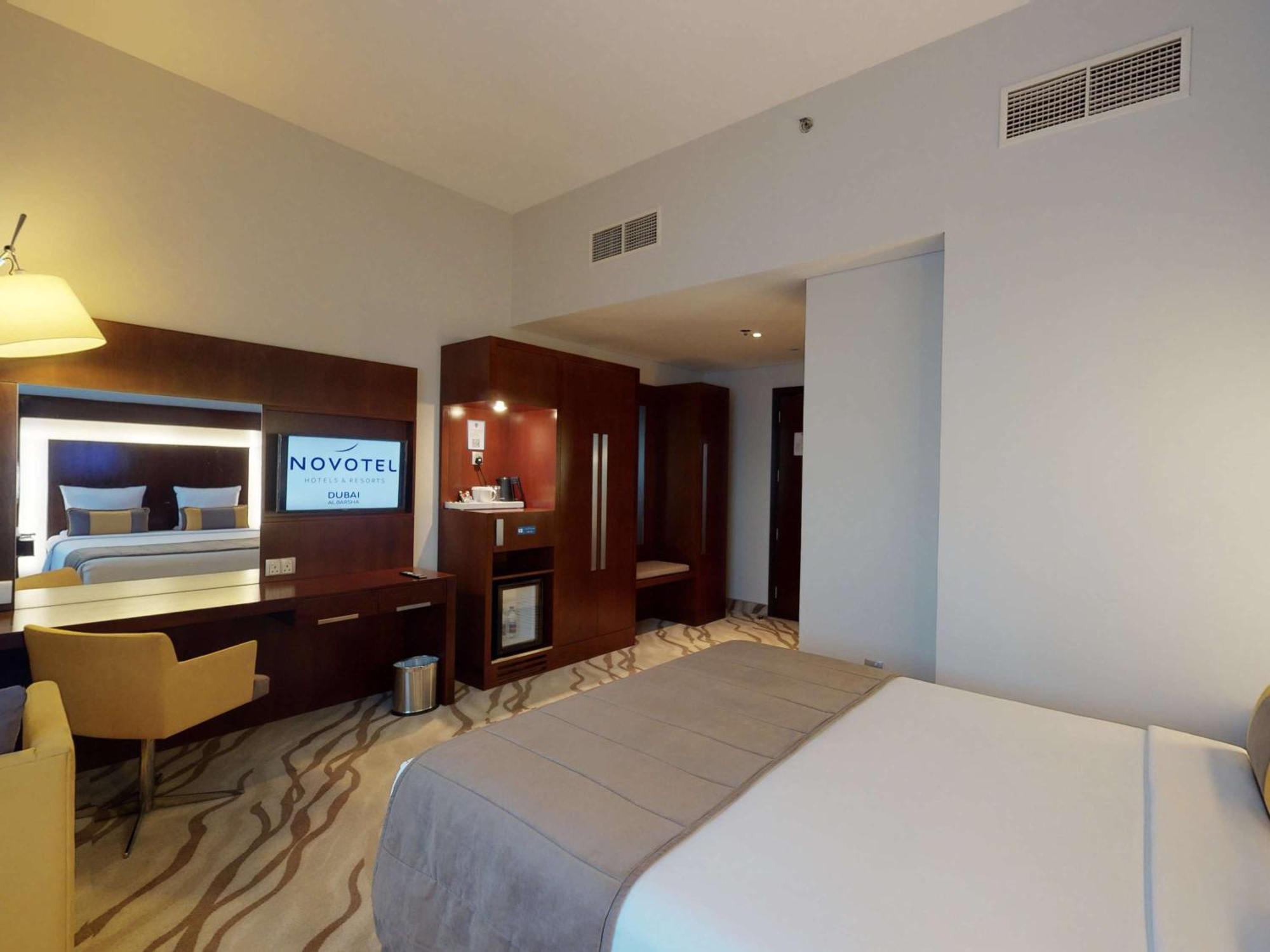 Novotel Dubai Al Barsha Exterior foto