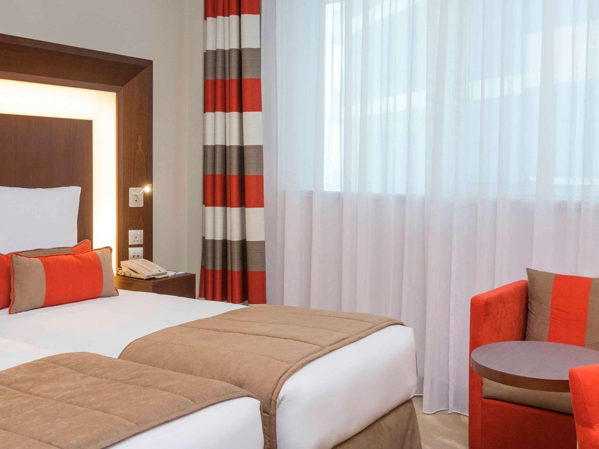 Novotel Dubai Al Barsha Exterior foto