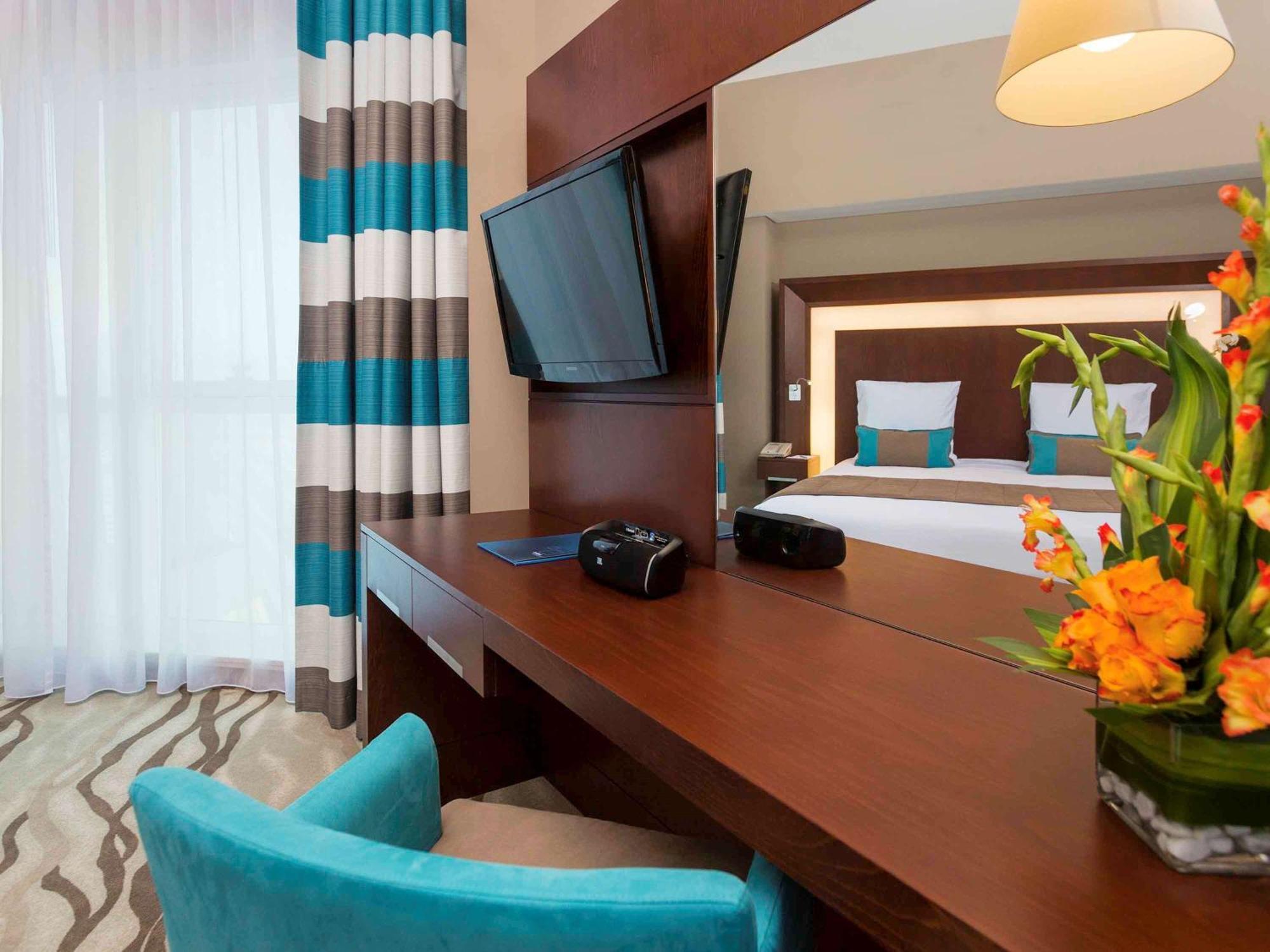 Novotel Dubai Al Barsha Exterior foto
