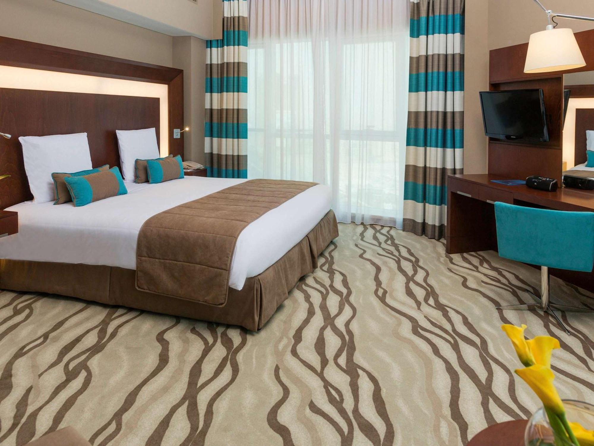 Novotel Dubai Al Barsha Exterior foto