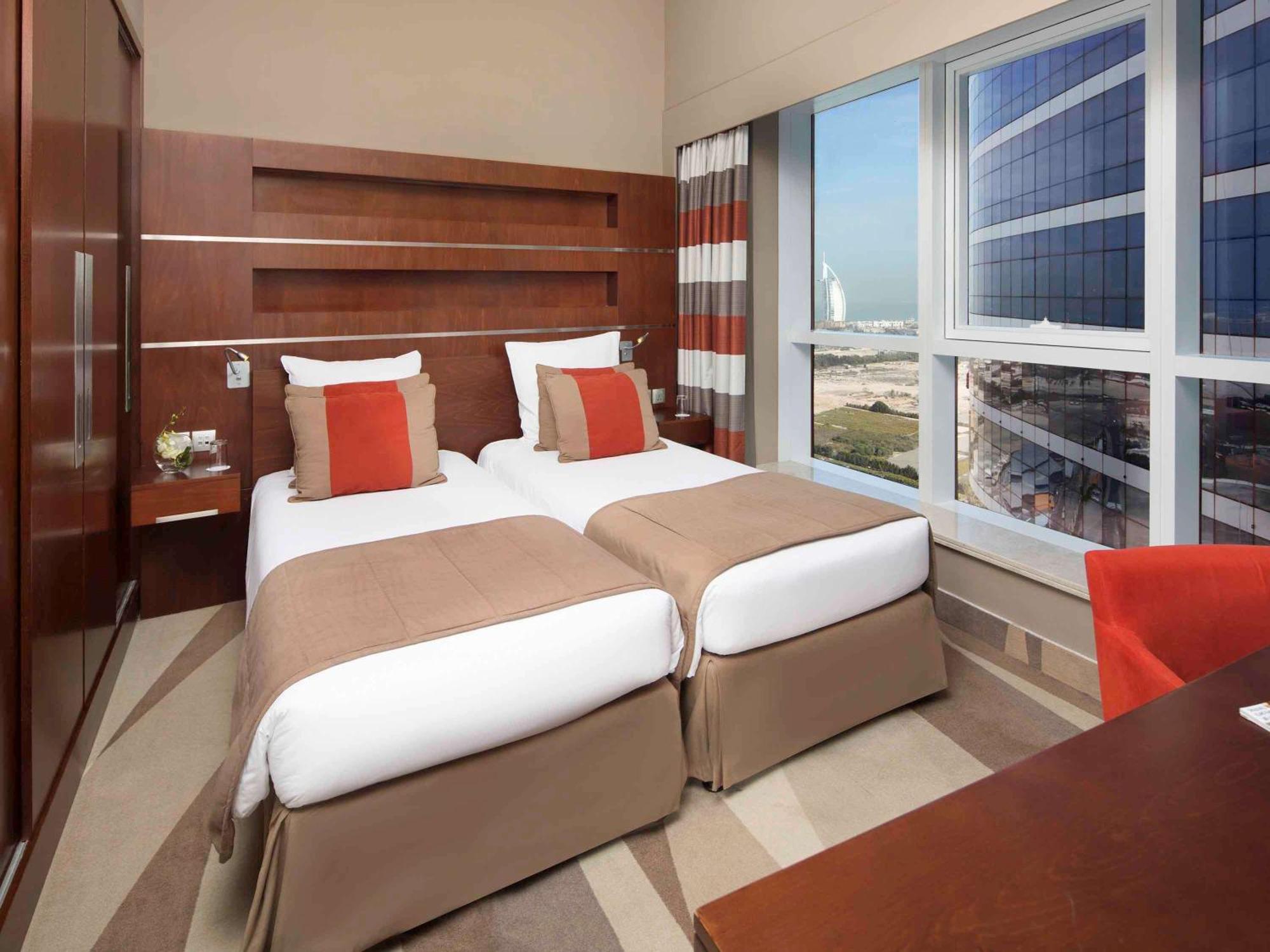 Novotel Dubai Al Barsha Exterior foto